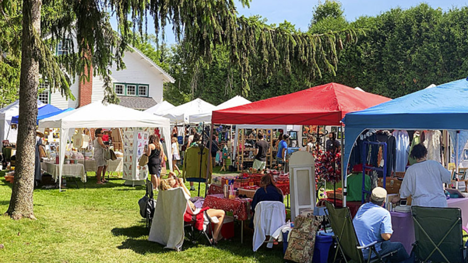 Visitors and booths at the Artists' Market hosted by the Old Art Building